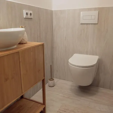 Ollies A Saunia S Voucherem Na Snidani Az Pro 6 Osob Apartment *
